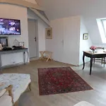 Bed & Breakfast Manoir Plessis Bellevue & 3*
