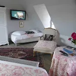 Manoir Plessis Bellevue & Bed & Breakfast 3*