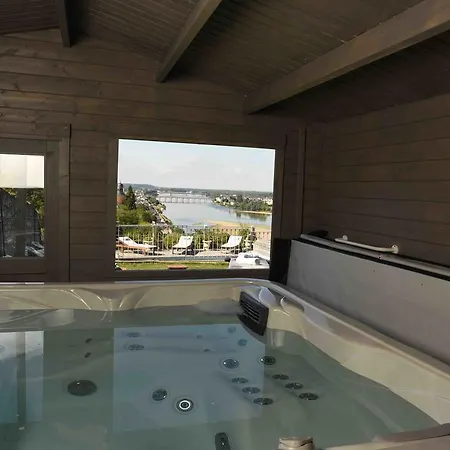 Bed & Breakfast Manoir Plessis Bellevue & 3*