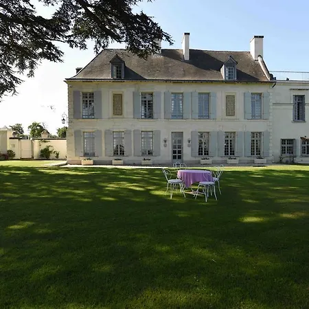 Bed & Breakfast Manoir Plessis Bellevue & 3*