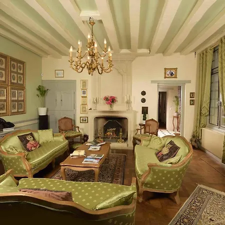 Manoir Plessis Bellevue & Bed & Breakfast 3*