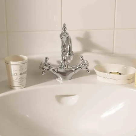 Manoir Plessis Bellevue & Bed & Breakfast 3*