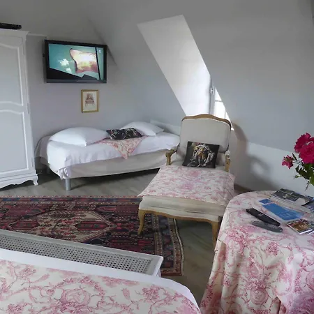 Manoir Plessis Bellevue & Bed & Breakfast 3*
