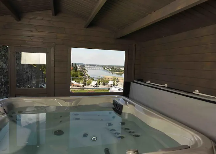 Bed & Breakfast Manoir Plessis Bellevue & 3*