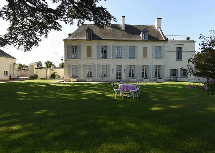 Bed & Breakfast Manoir Plessis Bellevue & 3*