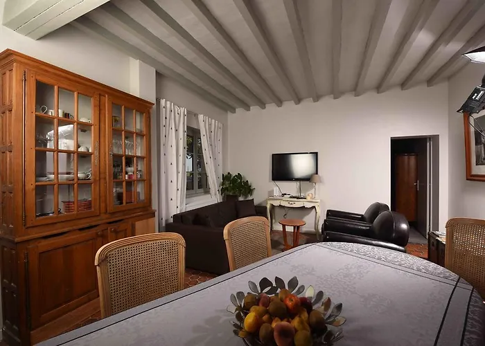 Manoir Plessis Bellevue & Bed & Breakfast 3*