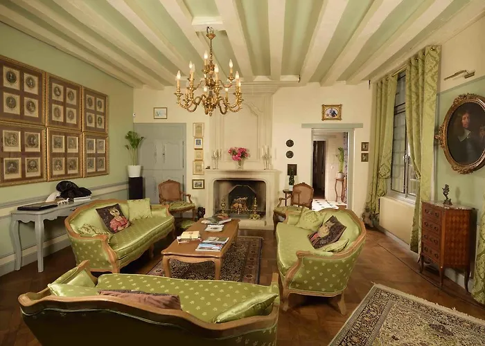 Manoir Plessis Bellevue & Bed & Breakfast 3*