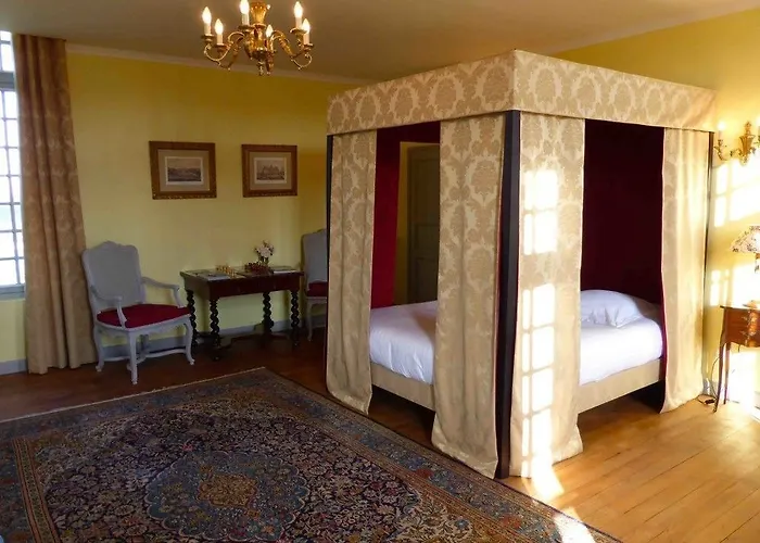 Manoir Plessis Bellevue & Bed & Breakfast 3*