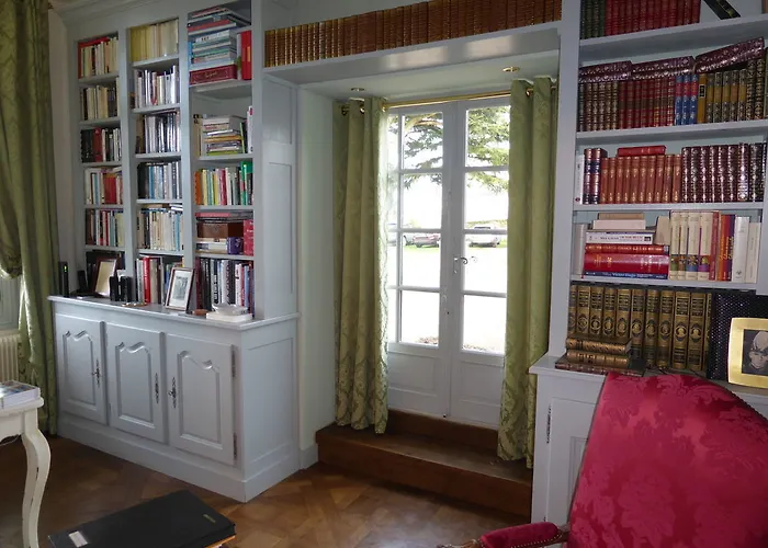 Bed & Breakfast Manoir Plessis Bellevue & 3*