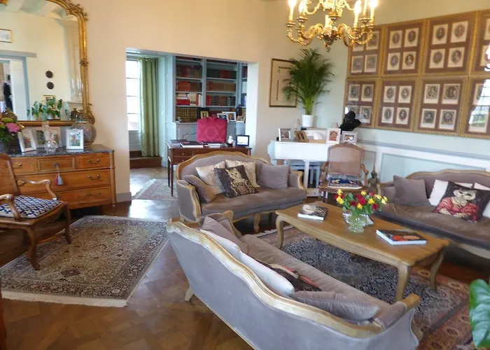 Bed & Breakfast Manoir Plessis Bellevue & 3*