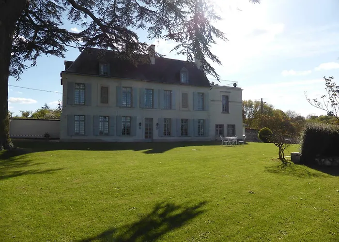 Bed & Breakfast Manoir Plessis Bellevue & 3*