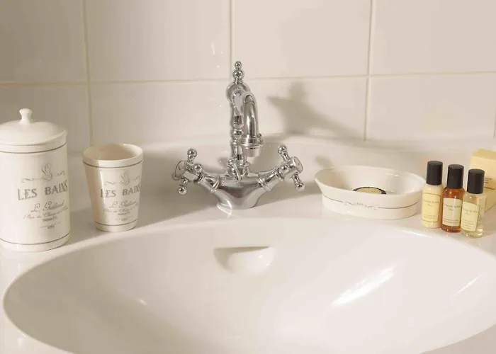 Manoir Plessis Bellevue & Bed & Breakfast 3*