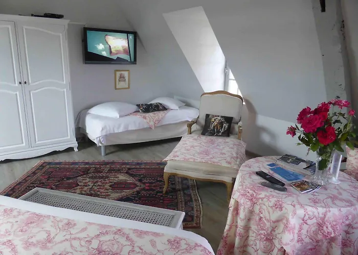 Manoir Plessis Bellevue & Bed & Breakfast 3*